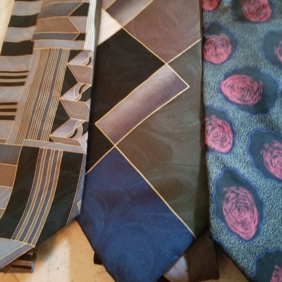4 Vintage Ties - Picture 3 of 3